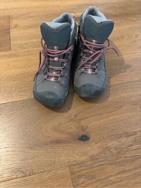 Keen Gray Hiking Boots with Pink Laces